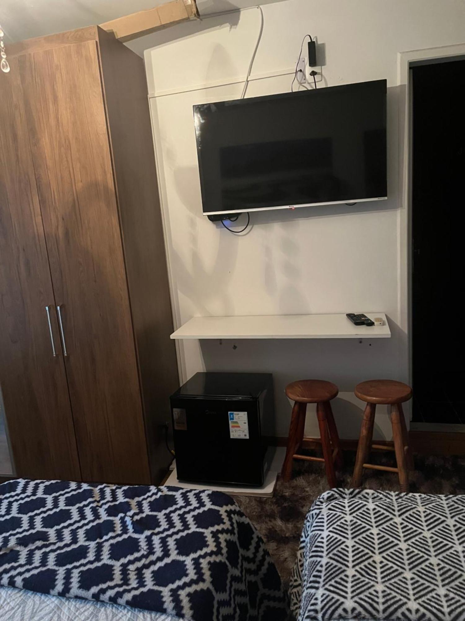Quartos Privativos Em Frente A De Copacabana, Pensión