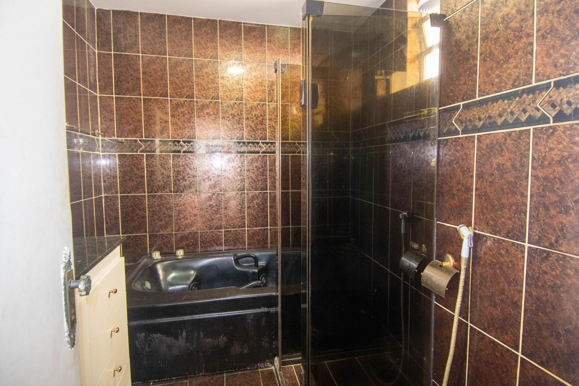 Quartos Privativos Em Frente A De Copacabana, Pensión *